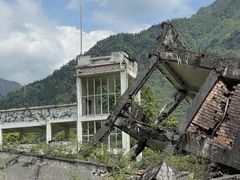 -四川汶川特大地震漩口中学遗址