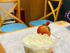 新品草莓甜心优酪雪-满记甜品(湖滨店)