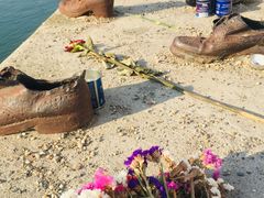 -多瑙河畔鞋履雕塑