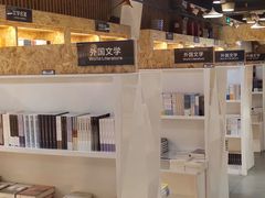 -新华里咖啡书吧(新华书店小寨店)