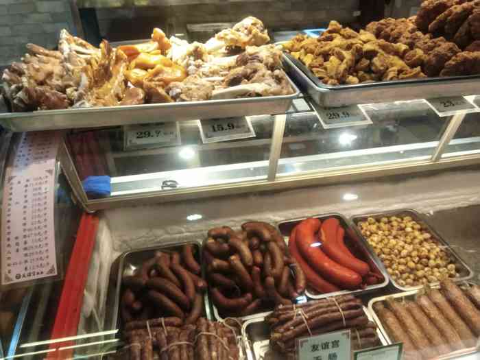 友谊宫食品中,粉肠和水晶肠还不错,馒头也好吃,茶肠感觉味道一般,不
