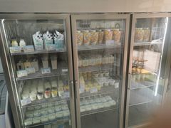 面包甜点陈列柜-白色日记·手作酸奶(麦凯乐店)