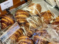碱水羊角包-OUR Bakery(三里屯太古里店)