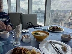 -黄金海景西餐厅·三文鱼·牛扒云顶旋转自助餐