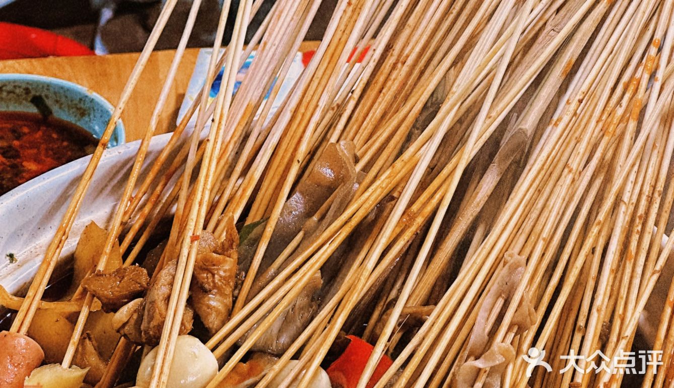 有幸见到了庾记老板本人，串串+冒兔腰真的忒好吃喽