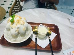 榴莲肉加榴莲冰淇淋-丹礼糖甜品