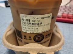 纯萃燕麦拿铁-库迪咖啡(南山秋果观影酒店大堂店)