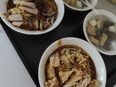 -松树干拌面店