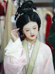 -两间半汉服工作室(平江路店)