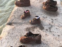 -多瑙河畔鞋履雕塑