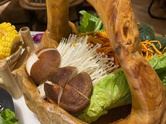 蘑菇蔬菜拼盘-东椰·海南椰子鸡火锅(朝阳门店)