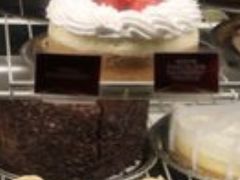 Fresh Strawberry Cheesecake-The Cheesecake Factory(baldwin avenue)