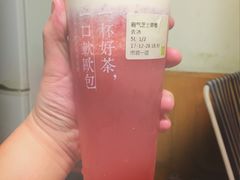 霸气牛奶草莓-奈雪的茶(市百一店)