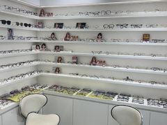 -美式眼镜·授权蔡司.依视路.尼康.豪雅.明月(南翔印象城店)