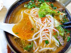 牛肉砂锅米线-杭州小笼包