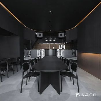 项目位于东京街头文化和艺术中心——原宿地区的某家庭超