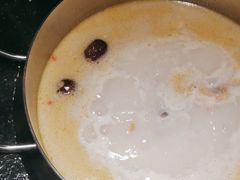 -洪氏嗨捞·广东猪肚鸡·椰子鸡火锅(西咸万象城店)