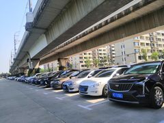 -佘山地铁站-停车场