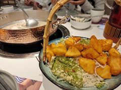 -洪氏嗨捞·广东猪肚鸡·椰子鸡火锅(西咸万象城店)