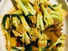 -龙巢盱眙龙虾·牛蛙·烧烤宵夜(八卦岭店)