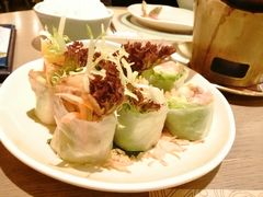 酥炸老虎虾香芒米纸卷配榴莲汁-CHINCHIN 青青·泰国料理(万象食家店)
