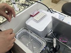 -美式眼镜·授权蔡司.依视路.尼康.豪雅.明月(南翔印象城店)