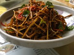 -阿瓦山寨·湘菜现炒·剁椒鱼头王(咸阳总店)