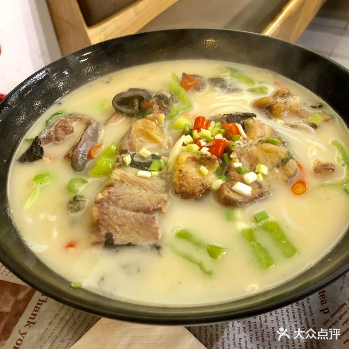 鲜越鲜鱼粉(环球金融中心店)招牌梭边鱼粉图片 - 第13张