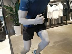 -阿迪达斯(百联徐汇商业广场运动旗舰店)