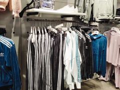 -阿迪达斯(武林银泰三叶草店)