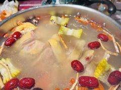 -尚尚仙·酸汤猪手·猪肚鸡火锅(华联万柳购物中心店)