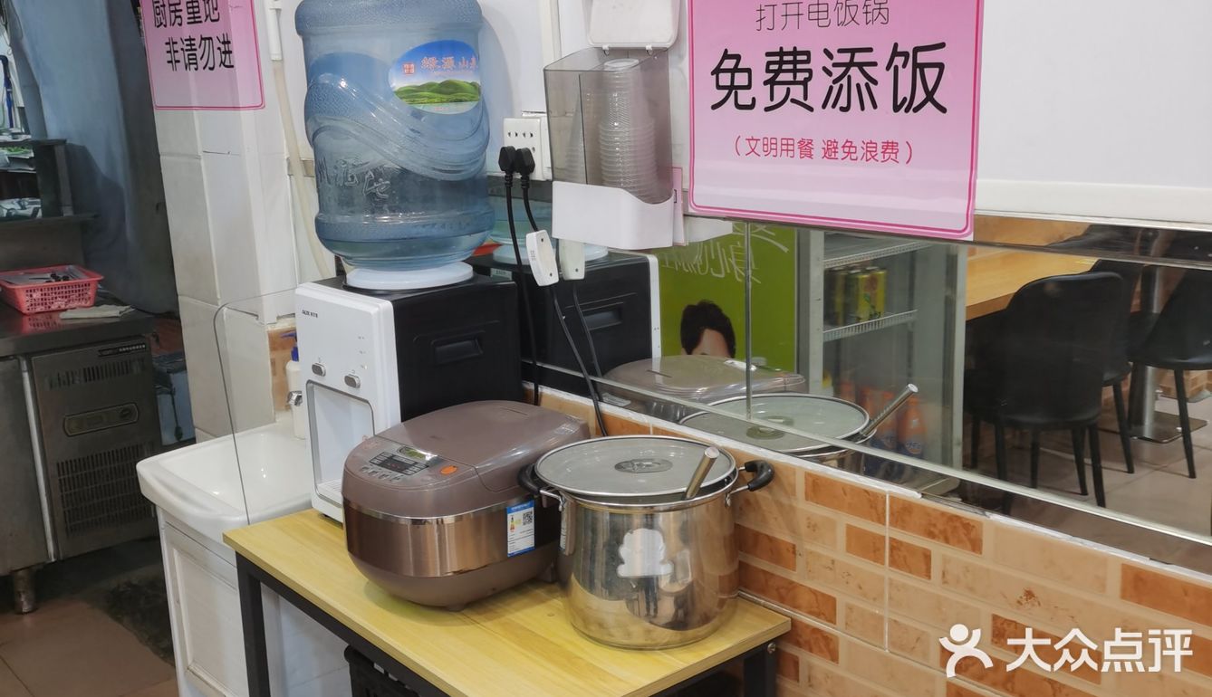 大众化价格较实惠，菜品热烫可口，工薪阶层街坊民众便利饭堂[种草]
