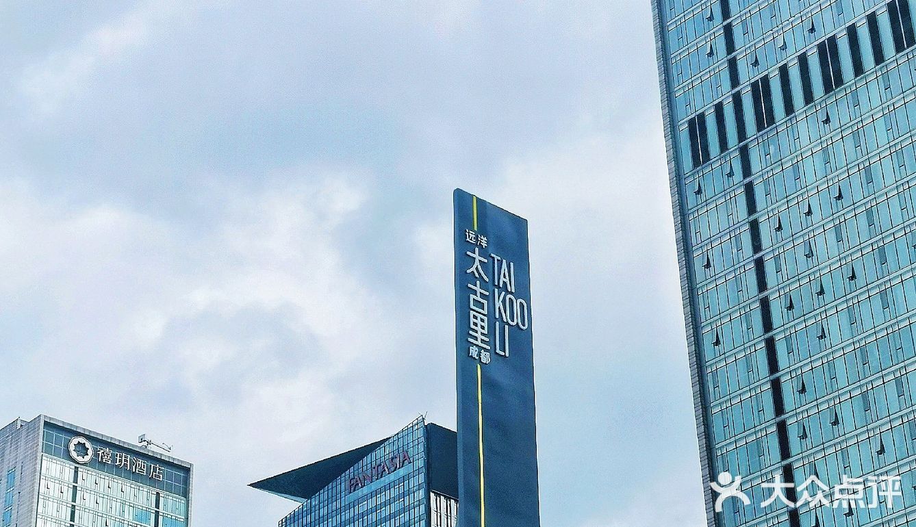 合影免费，但是需要排队，楼顶还是蛮大的