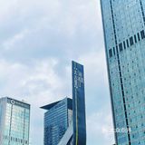 合影免费，但是需要排队，楼顶还是蛮大的