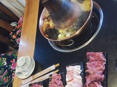 -果松木炭酸菜铜火锅·外婆参鸡汤