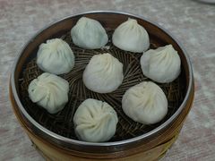 荠菜鲜肉小笼包-曼曼汤包(建国西路店)