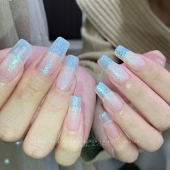 -花岐款式专研健康美甲沙龙