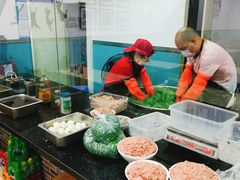 做馄饨芯子-顶巧鸡汤馄饨(虹口总店)