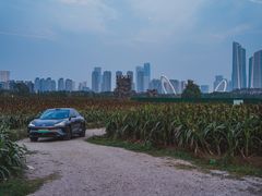 -南京眼步行桥