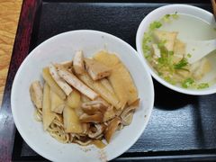 -松树干拌面店