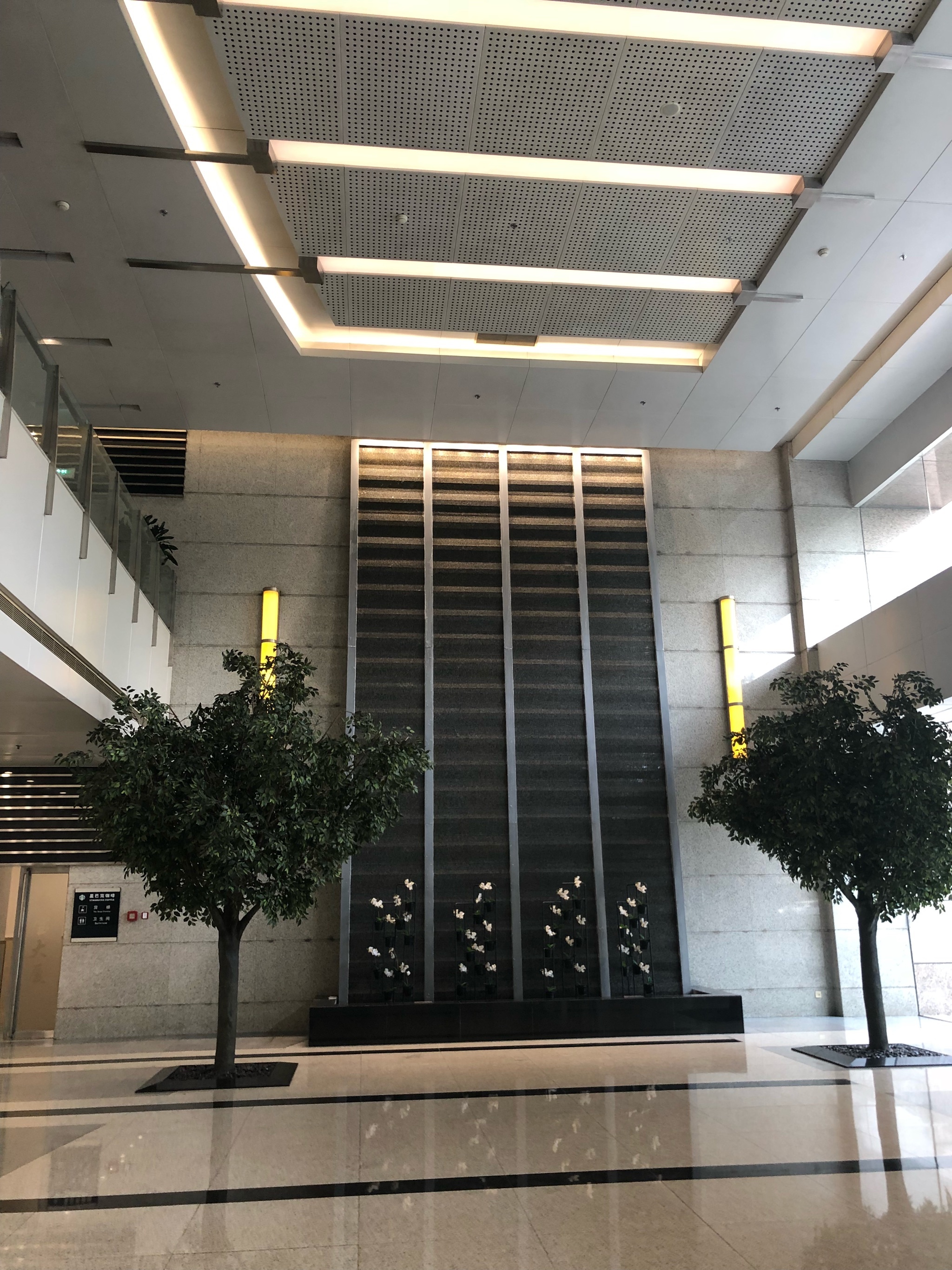 金宝大厦位于金宝街主干道,紧邻王府井商圈