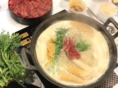 -鲜入围煮花胶鸡海鲜火锅