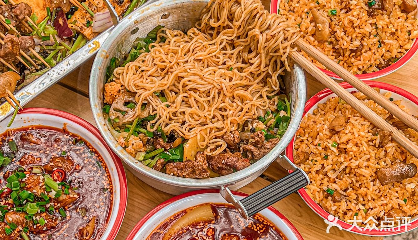 太像小时候老小区才能吃到的油卤串串