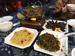 -临江餐馆二楼美食部落