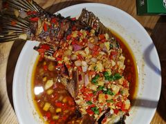 香煎大鲫鱼-费大厨辣椒炒肉(万家丽一店)