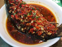 香煎鲫鱼-费大厨辣椒炒肉(万家丽一店)