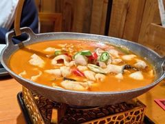 -老滇山寨•云南特色菜•地方菜•民族风情歌舞表演(金碧店)