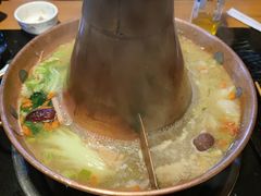 -果松木炭酸菜铜火锅·外婆参鸡汤