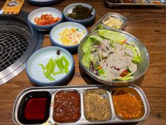 -明洞阿姨·韩式酱蟹烤肉·创意料理(三元桥店)