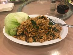 生菜裹鸡肉炒饭-新港海鲜酒家